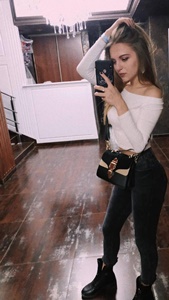 Cazibeli sarışın hanım Alara