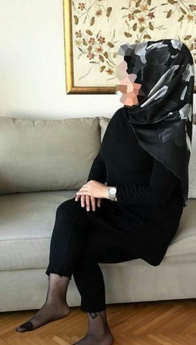 Cıvıl-cıvıl sakso çeken kız Güher