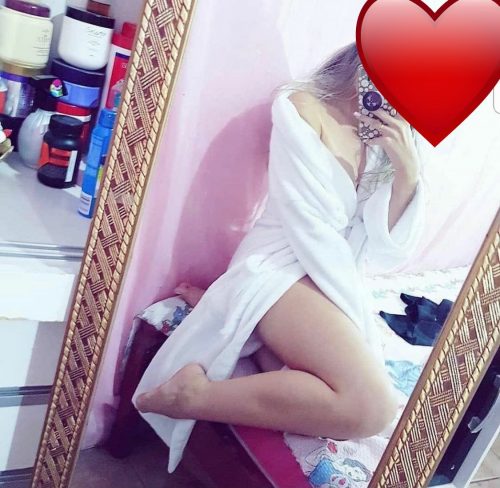 Gösterişli genç kız Buket