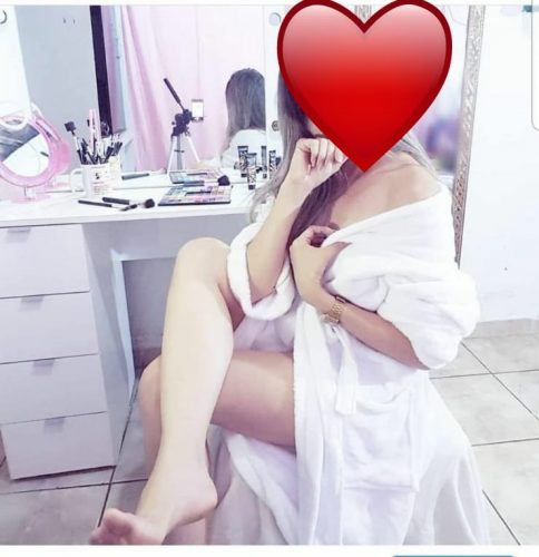 Gösterişli genç kız Buket