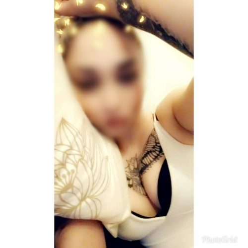 Güzel esmer eskort Petek