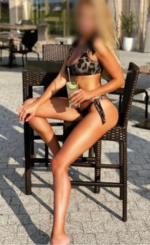 Neşeli kumral escort Irem