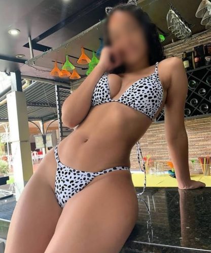 Seks kraliçası dans yapan bayan Asrin