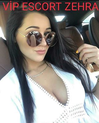 Şımarık gerçek fotoğraflı kadın Gökşin